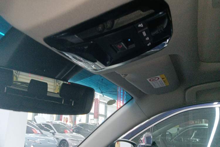 Used Toyota Venza 2023 2.0L CVT Two-Wheel Drive Prestige Version Headliner