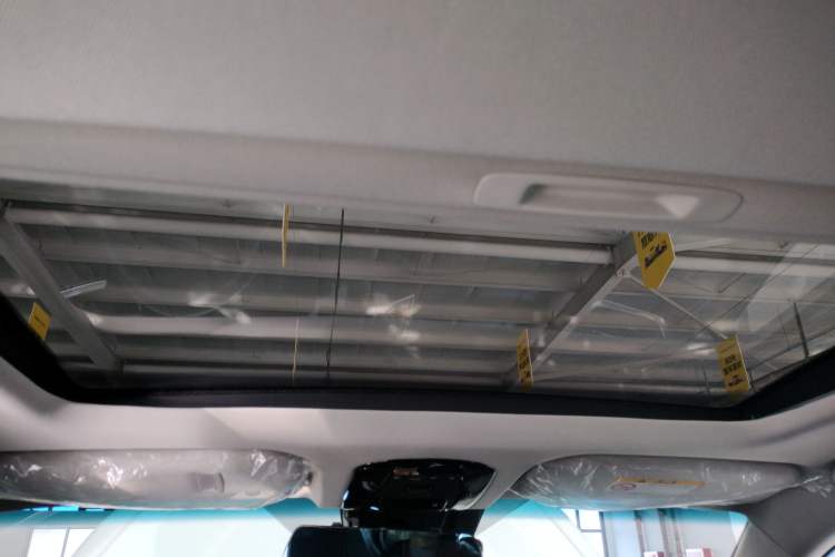 Used Toyota Venza 2023 2.0L CVT Two-Wheel Drive Prestige Version Headliner