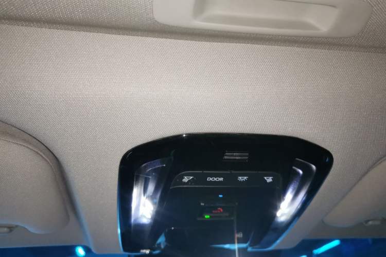 Used Toyota Venza 2023 2.0L CVT Two-Wheel Drive Prestige Version Headliner