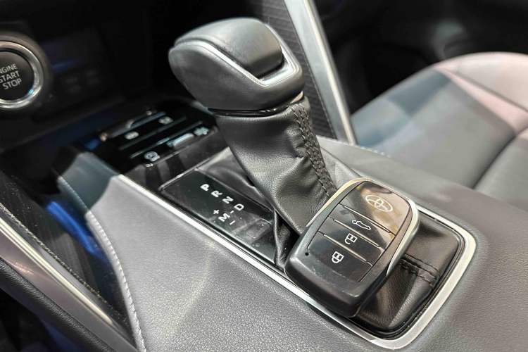Used Toyota Venza 2023 2.0L CVT Two-Wheel Drive Prestige Version Interior 10