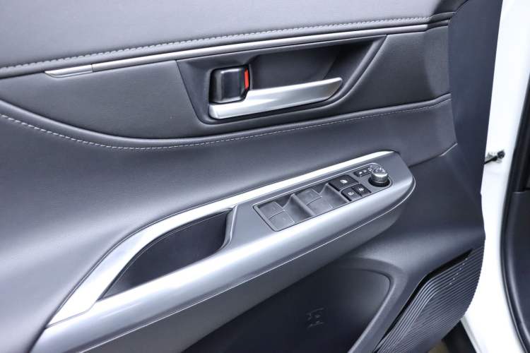 Used Toyota Venza 2023 2.0L CVT Two-Wheel Drive Luxury Edition Interior 11