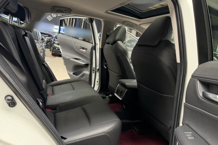 Used Toyota Venza 2023 2.0L CVT Two-Wheel Drive Luxury Edition Interior 13