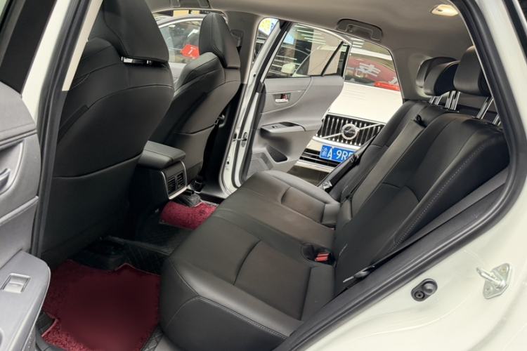 Used Toyota Venza 2023 2.0L CVT Two-Wheel Drive Luxury Edition Interior 14