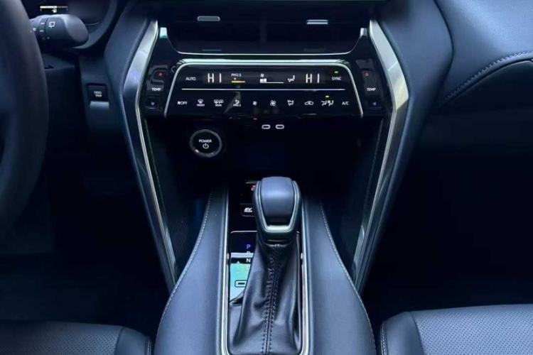 Used Toyota Venza 2023 2.0L CVT Two-Wheel Drive Luxury Edition Interior 2