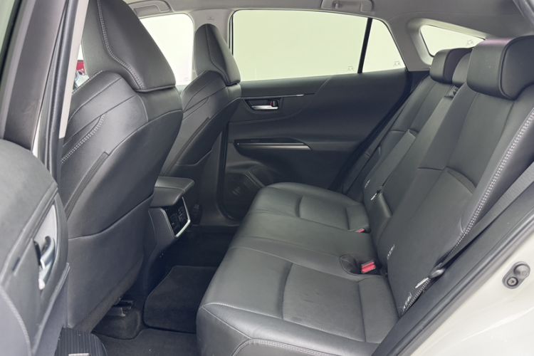 Used Toyota Venza 2023 2.0L CVT Two-Wheel Drive Prestige Version Interior 2