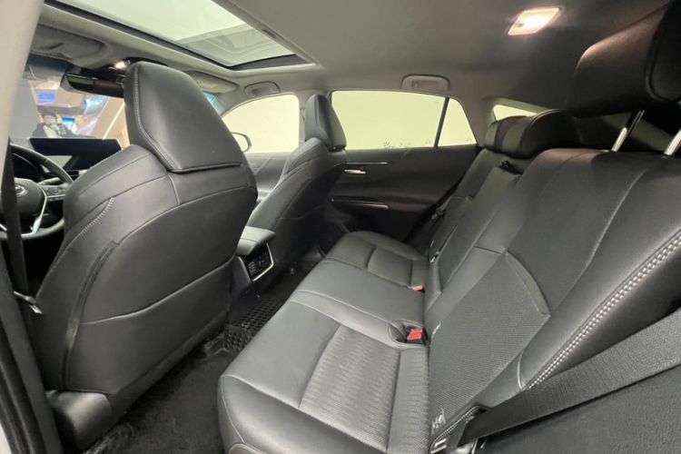 Used Toyota Venza 2023 2.0L CVT Two-Wheel Drive Prestige Version Interior 2