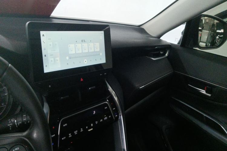 Used Toyota Venza 2023 2.0L CVT Two-Wheel Drive Luxury Edition Interior 2