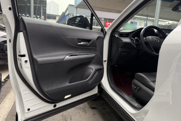 Used Toyota Venza 2023 2.0L CVT Two-Wheel Drive Luxury Edition Interior 2