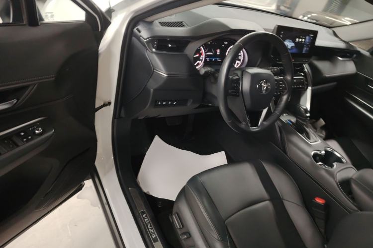 Used Toyota Venza 2023 2.0L CVT Two-Wheel Drive Luxury Edition Interior 3