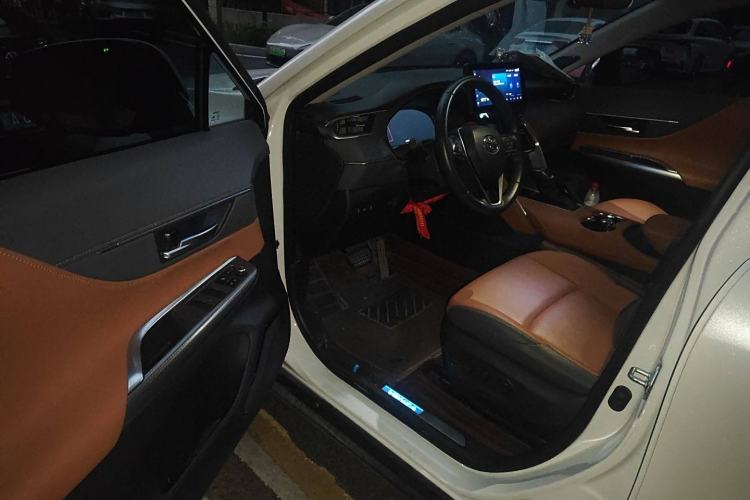 Used Toyota Venza 2023 2.0L CVT Two-Wheel Drive Prestige Version Interior 3