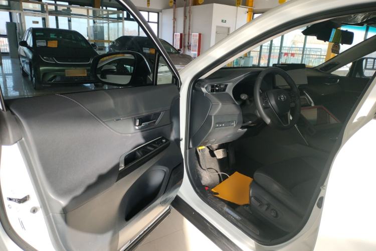 Used Toyota Venza 2023 2.0L CVT Two-Wheel Drive Prestige Version Interior 3