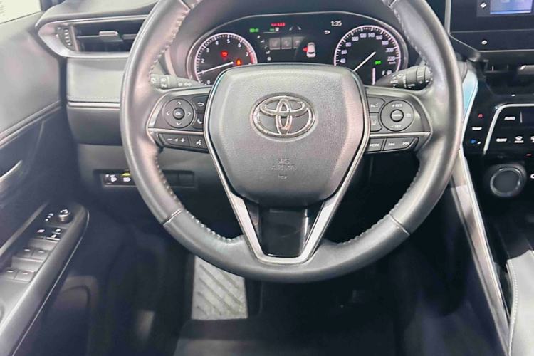 Used Toyota Venza 2023 2.0L CVT Two-Wheel Drive Luxury Edition Interior 3