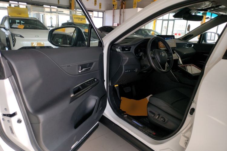 Used Toyota Venza 2023 2.0L CVT Two-Wheel Drive Prestige Version Interior 3
