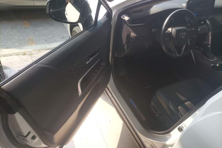 Used Toyota Venza 2023 2.0L CVT Two-Wheel Drive Prestige Version Interior 3