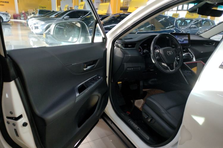 Used Toyota Venza 2023 2.0L CVT Two-Wheel Drive Luxury Edition Interior 3