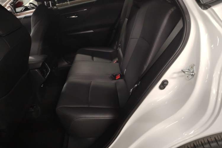 Used Toyota Venza 2023 2.0L CVT Two-Wheel Drive Luxury Edition Interior 4