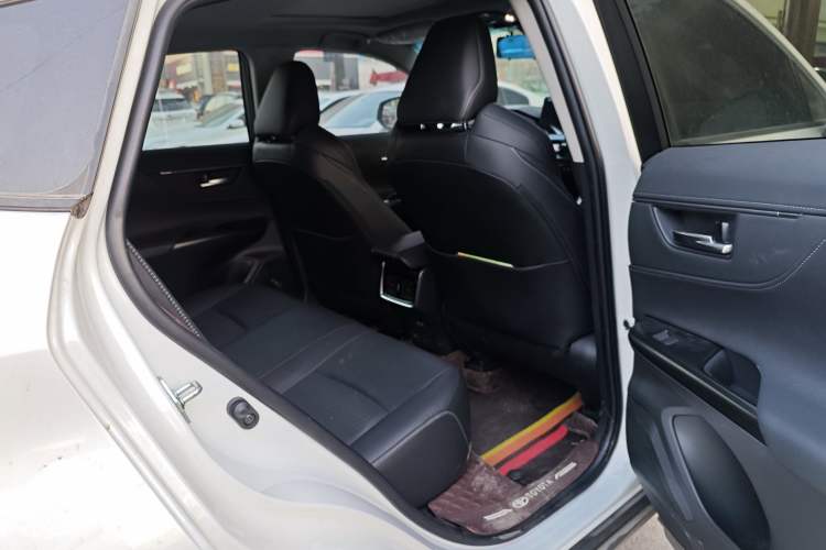 Used Toyota Venza 2023 2.0L CVT Two-Wheel Drive Prestige Version Interior 4