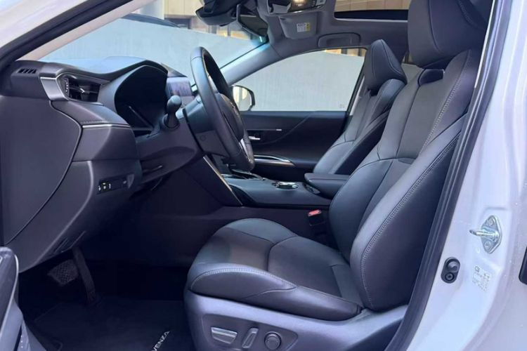 Used Toyota Venza 2023 2.0L CVT Two-Wheel Drive Luxury Edition Interior 4