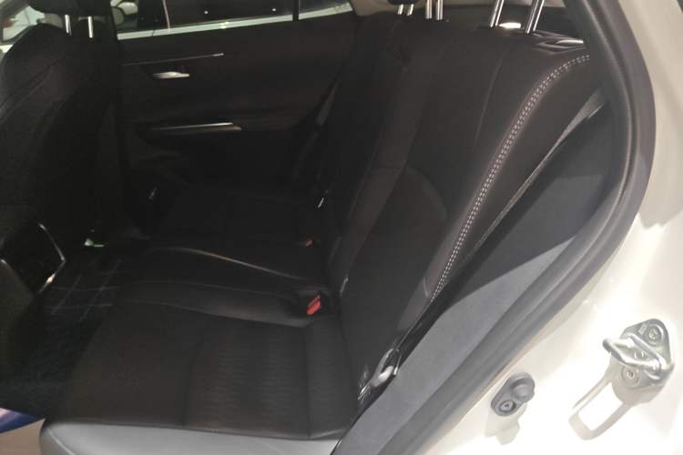Used Toyota Venza 2023 2.0L CVT Two-Wheel Drive Prestige Version Interior 4