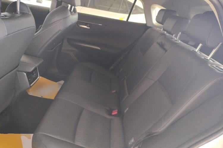 Used Toyota Venza 2023 2.0L CVT Two-Wheel Drive Prestige Version Interior 4