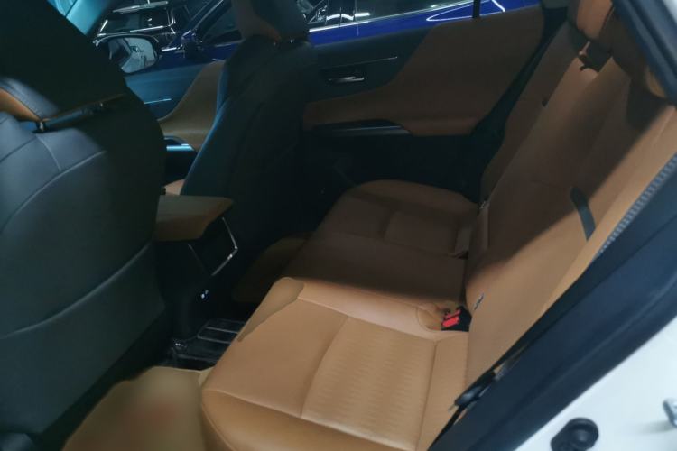 Used Toyota Venza 2023 2.0L CVT Two-Wheel Drive Prestige Version Interior 4