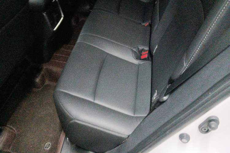 Used Toyota Venza 2023 2.0L CVT Two-Wheel Drive Luxury Edition Interior 4
