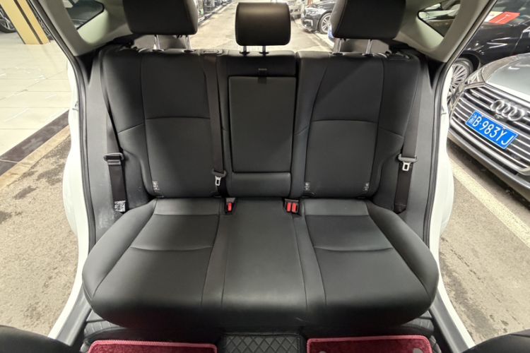 Used Toyota Venza 2023 2.0L CVT Two-Wheel Drive Luxury Edition Interior 4