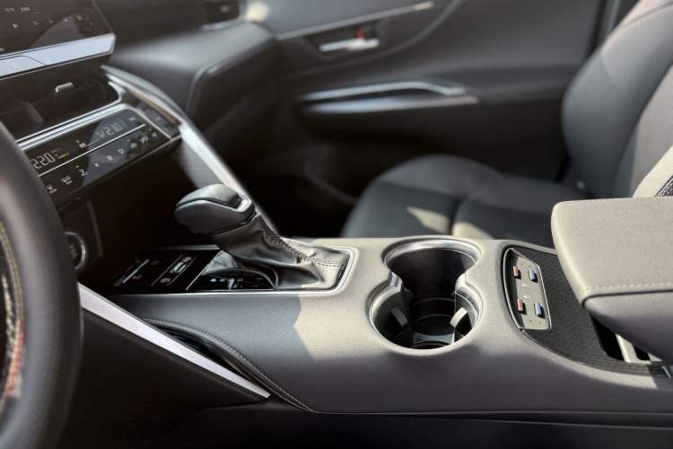 Used Toyota Venza 2023 2.0L CVT Two-Wheel Drive Prestige Version Interior 5