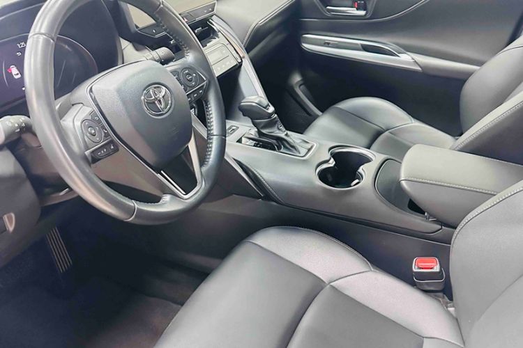 Used Toyota Venza 2023 2.0L CVT Two-Wheel Drive Luxury Edition Interior 6