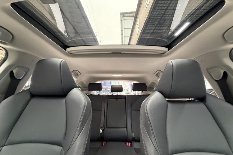 Used Toyota Venza 2023 2.0L CVT Two-Wheel Drive Luxury Edition Interior 6