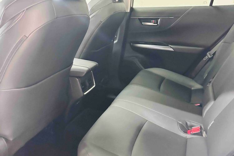 Used Toyota Venza 2023 2.0L CVT Two-Wheel Drive Luxury Edition Interior 7