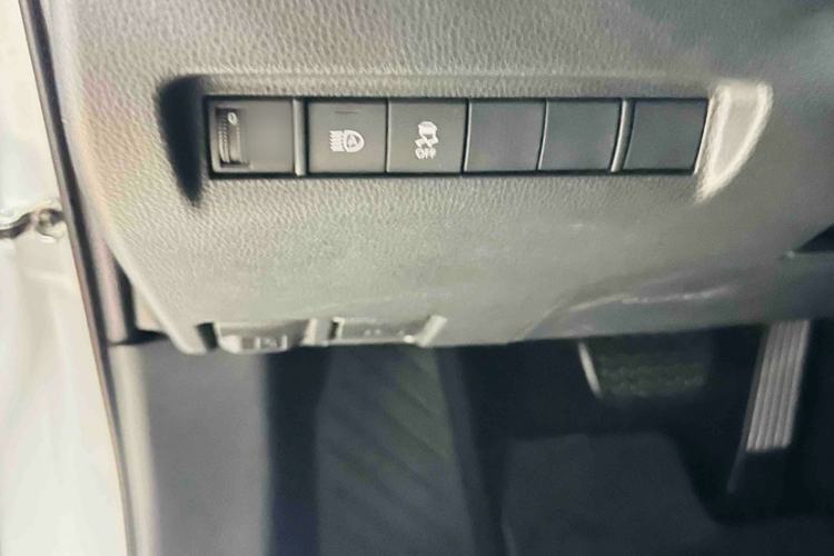 Used Toyota Venza 2023 2.0L CVT Two-Wheel Drive Luxury Edition Interior 8
