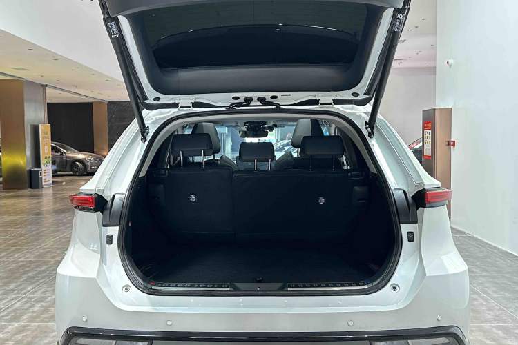 Used Toyota Venza 2023 2.0L CVT Two-Wheel Drive Prestige Version Interior 8