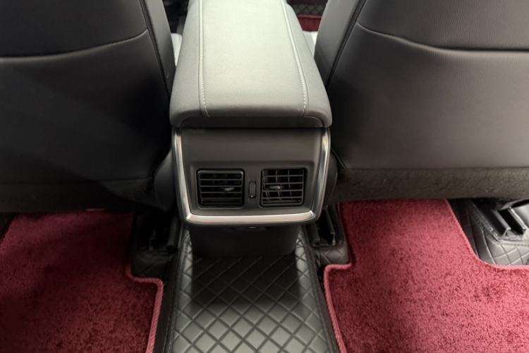 Used Toyota Venza 2023 2.0L CVT Two-Wheel Drive Luxury Edition Interior 9