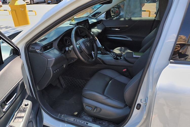 Used Toyota Venza 2023 2.0L CVT Two-Wheel Drive Luxury Edition Left Front Seat