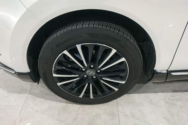 Used Toyota Venza 2023 2.0L CVT Two-Wheel Drive Prestige Version Left Front Wheel Hub