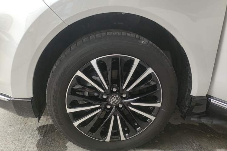 Used Toyota Venza 2023 2.0L CVT Two-Wheel Drive Prestige Version Left Front Wheel Hub