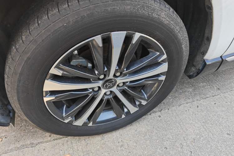 Used Toyota Venza 2023 2.0L CVT Two-Wheel Drive Luxury Edition Left Front Wheel Hub
