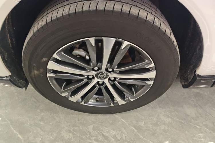 Used Toyota Venza 2023 2.0L CVT Two-Wheel Drive Luxury Edition Left Front Wheel Hub