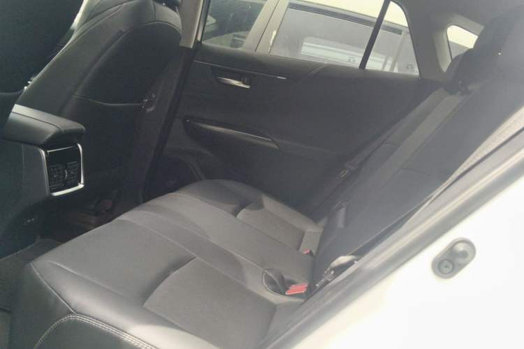 Used Toyota Venza 2023 2.0L CVT Two-Wheel Drive Prestige Version Left Rear Seat