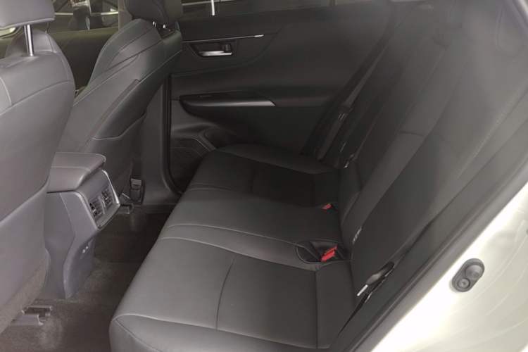 Used Toyota Venza 2023 2.0L CVT Two-Wheel Drive Luxury Edition Left Rear Seat