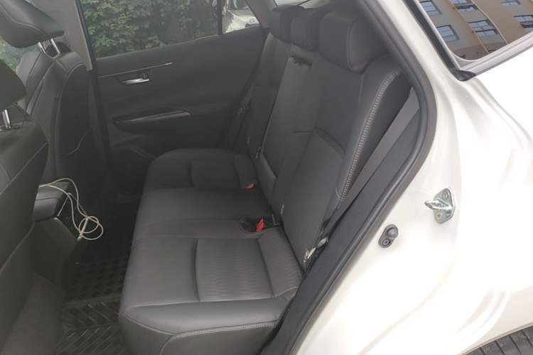 Used Toyota Venza 2023 2.0L CVT Two-Wheel Drive Prestige Version Left Rear Seat