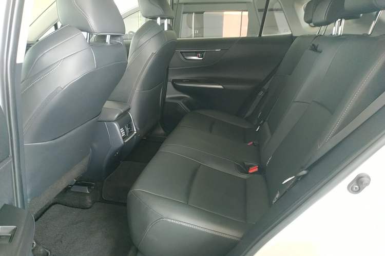 Used Toyota Venza 2023 2.0L CVT Two-Wheel Drive Luxury Edition Left Rear Seat