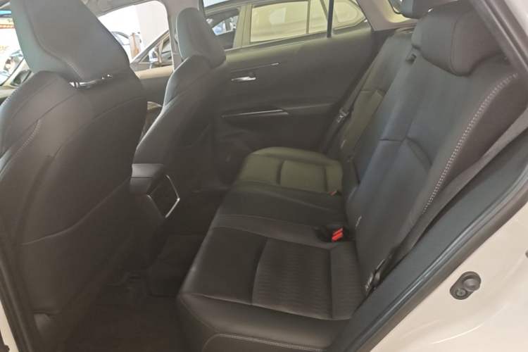 Used Toyota Venza 2023 2.0L CVT Two-Wheel Drive Prestige Version Left Rear Seat