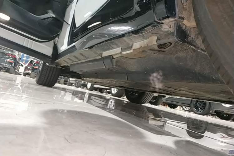 Used Toyota Venza 2023 2.0L CVT Two-Wheel Drive Prestige Version Left Side Sill