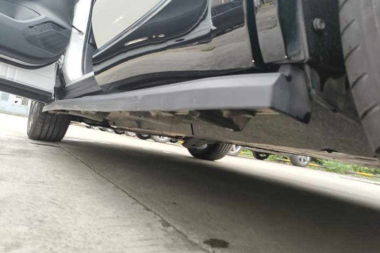 Used Toyota Venza 2023 2.0L CVT Two-Wheel Drive Prestige Version Left Side Sill