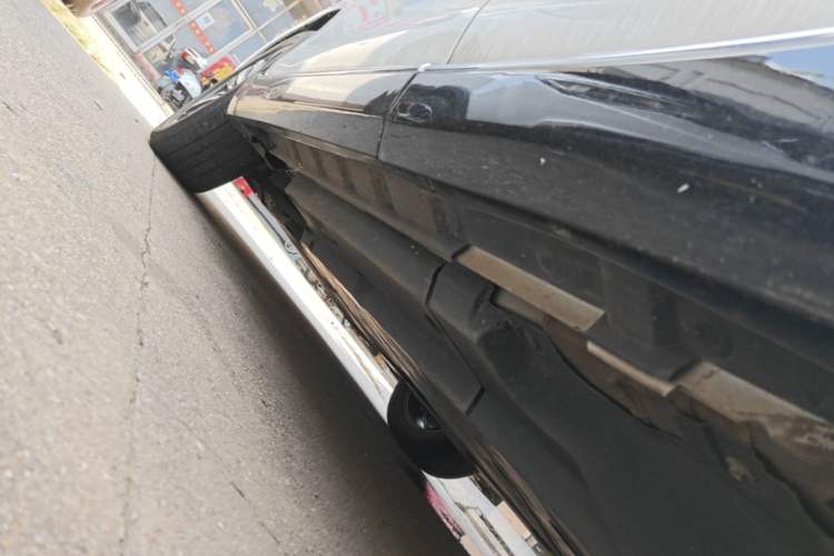 Used Toyota Venza 2023 2.0L CVT Two-Wheel Drive Luxury Edition Left Side Sill