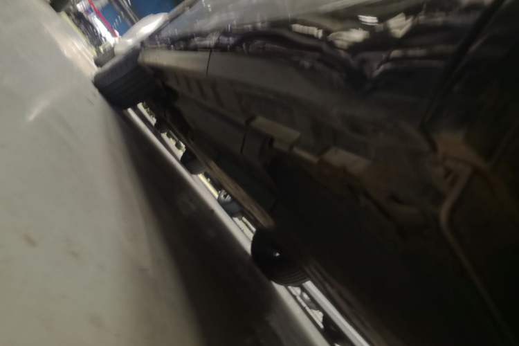 Used Toyota Venza 2023 2.0L CVT Two-Wheel Drive Luxury Edition Left Side Sill