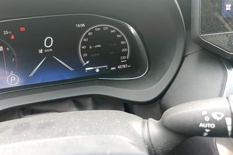 Used Toyota Venza 2023 2.0L CVT Two-Wheel Drive Prestige Version Odometer Close Up