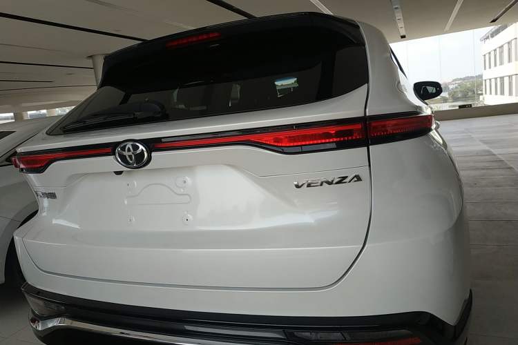 Used Toyota Venza 2023 2.0L CVT Two-Wheel Drive Luxury Edition Rear